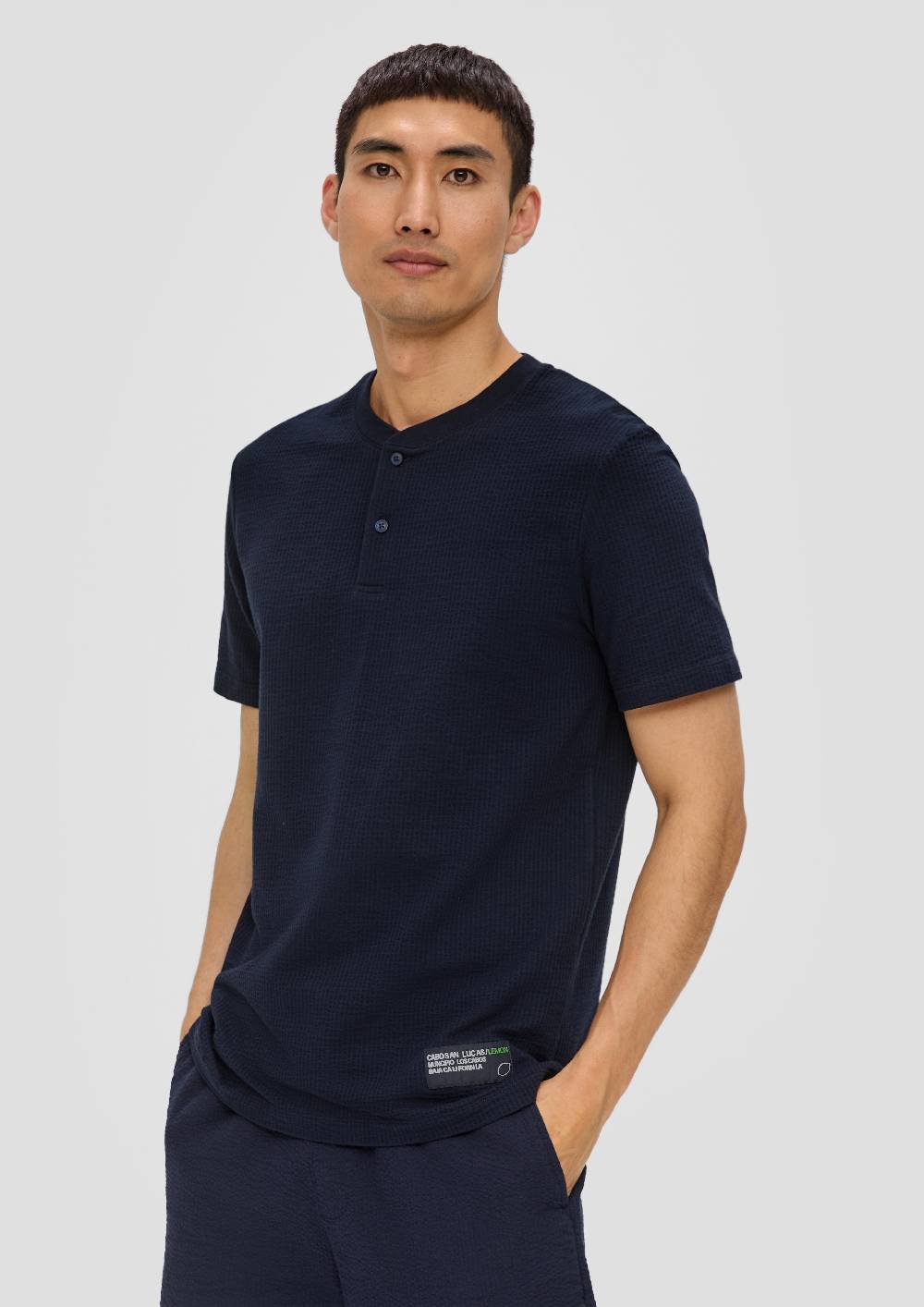 S.Oliver T-Shirt Mit Henley-Ausschnitt Und Applikation