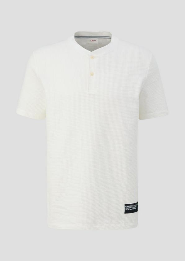 s.Oliver T-Shirt mit Henley-Ausschnitt und Applikation