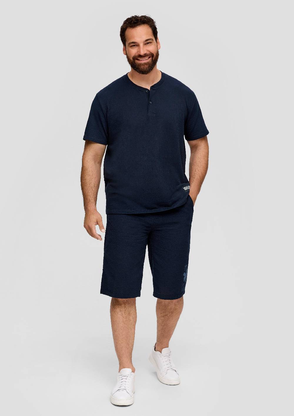 S.Oliver T-Shirt Mit Henley-Ausschnitt Und Applikation