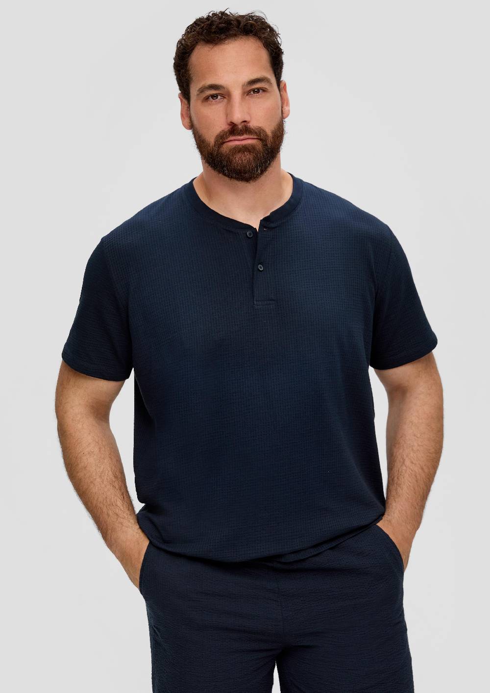 S.Oliver T-Shirt Mit Henley-Ausschnitt Und Applikation
