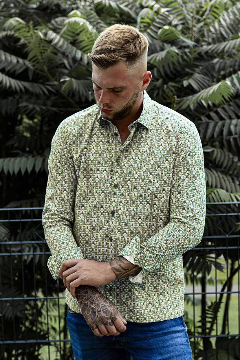 Q1 Manufaktur INGO Straight Relaxed verkürzte Hemdlänge