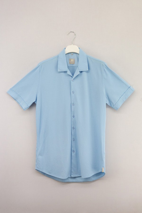 Q1 Manufaktur OLLY Slim Relaxed verkürzte Hemdlänge