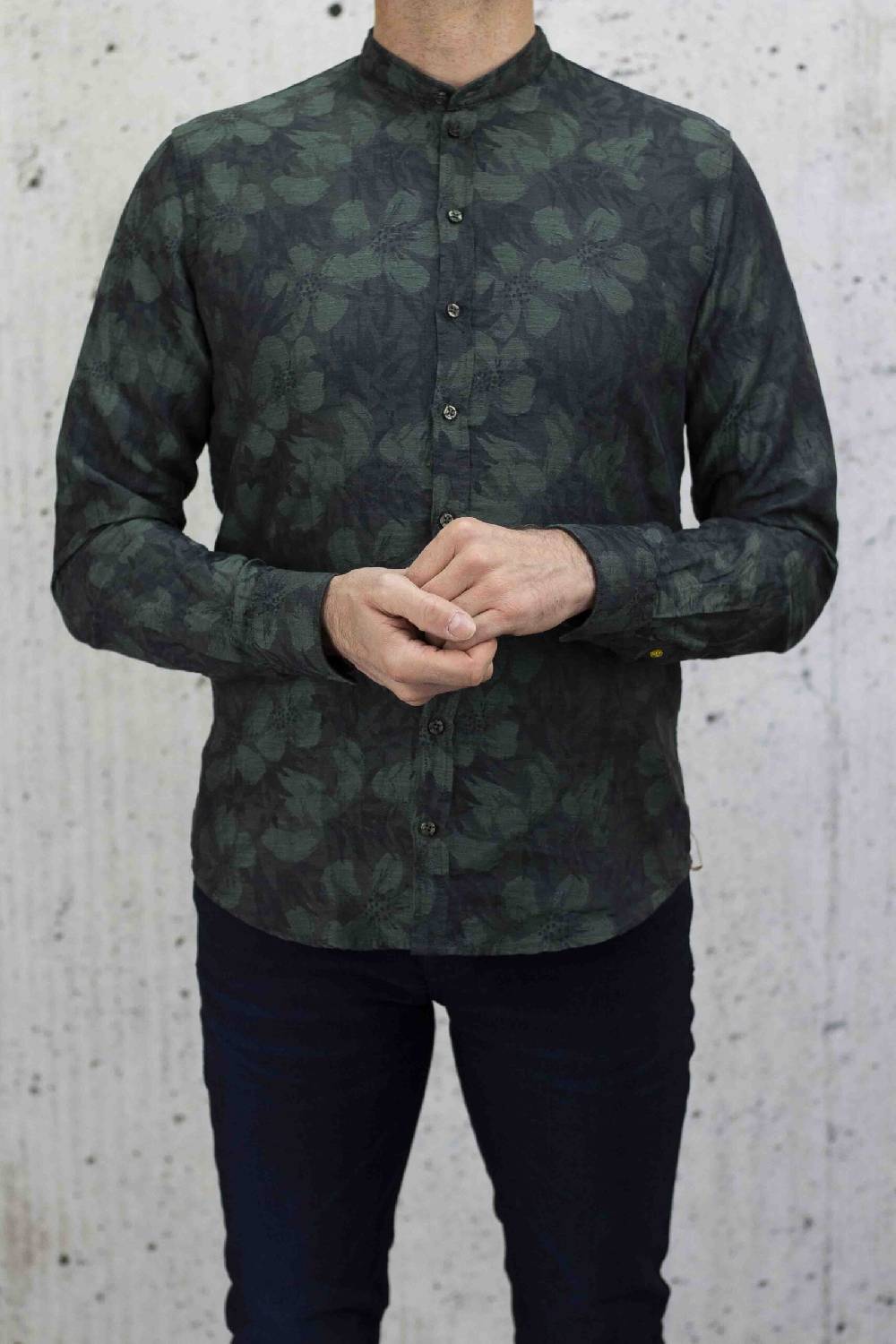 Q1 Manufaktur RENE-Stehkragen verkürzte Hemdlänge