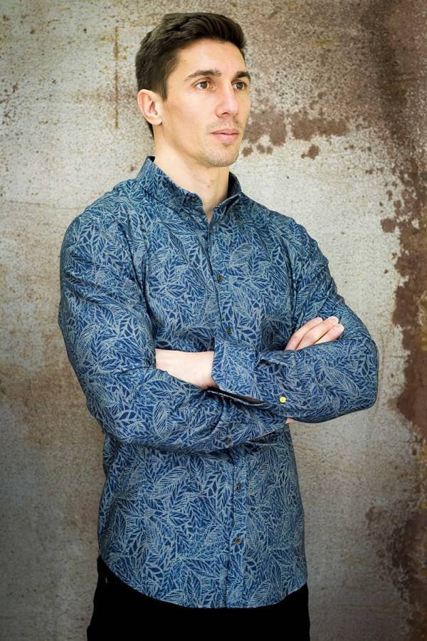 Q1 Manufaktur SANDRO verkürzte Hemdlänge