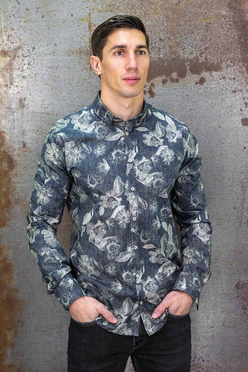 Q1 Manufaktur SANDRO verkürzte Hemdlänge