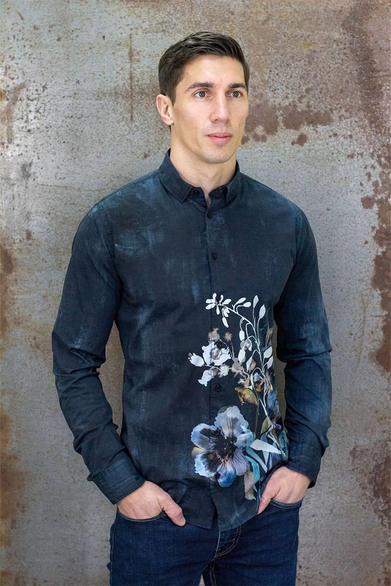 Q1 Manufaktur SANDRO verkürzte Hemdlänge