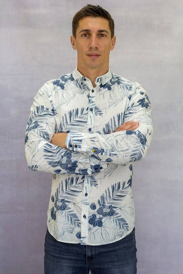 Q1 Manufaktur SANDRO verkürzte Hemdlänge