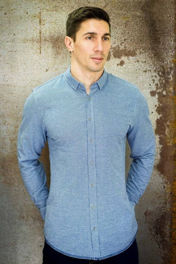 Q1 Manufaktur SANDRO verkürzte Hemdlänge