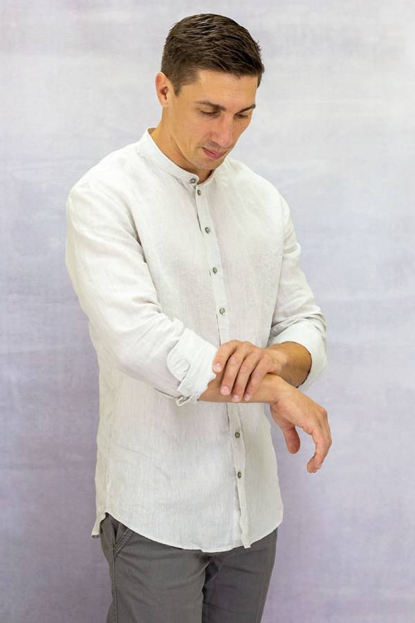 Q1 Manufaktur RENE-Stehkragen Slim Relaxed verkürzte Hemdlänge