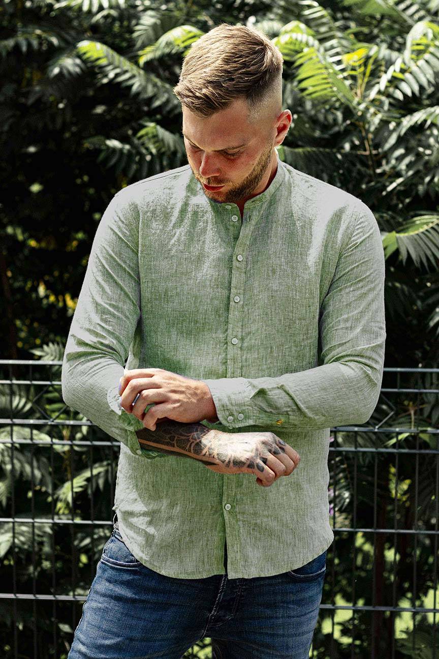 Q1 Manufaktur RENE-Stehkragen Slim Relaxed verkürzte Hemdlänge