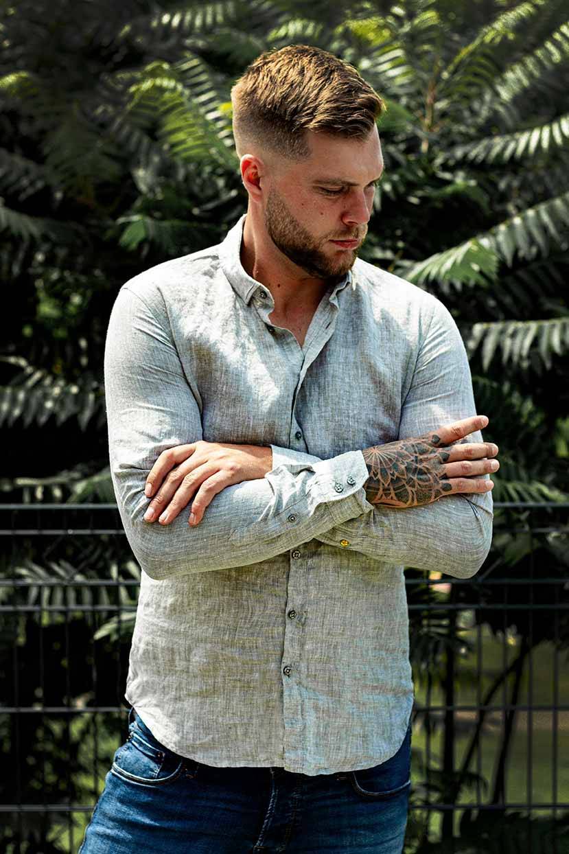 Q1 Manufaktur SANDRO Slim Relaxed verkürzte Hemdlänge