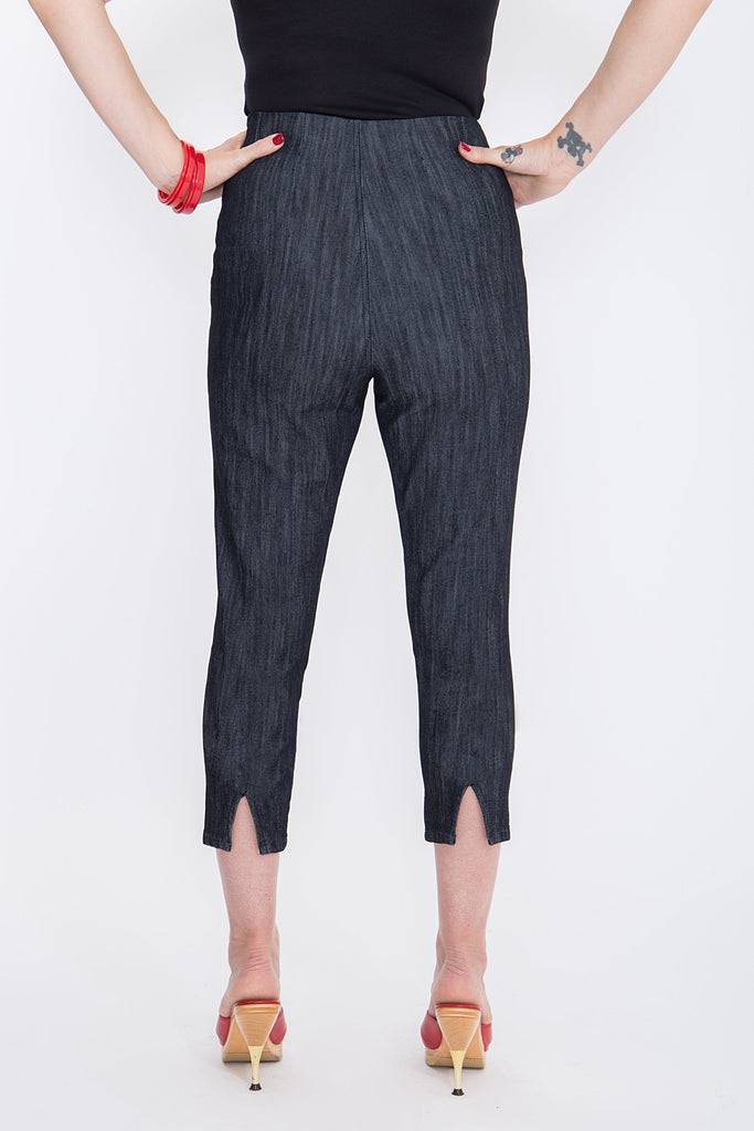 Queen Kerosin Capri Jeans Mit Modischen Schlitzen Am Beinabschluss «Basic»