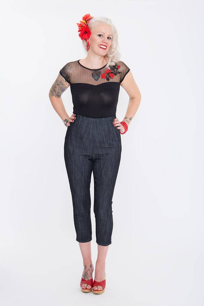 Queen Kerosin Capri Jeans Mit Modischen Schlitzen Am Beinabschluss «Basic»