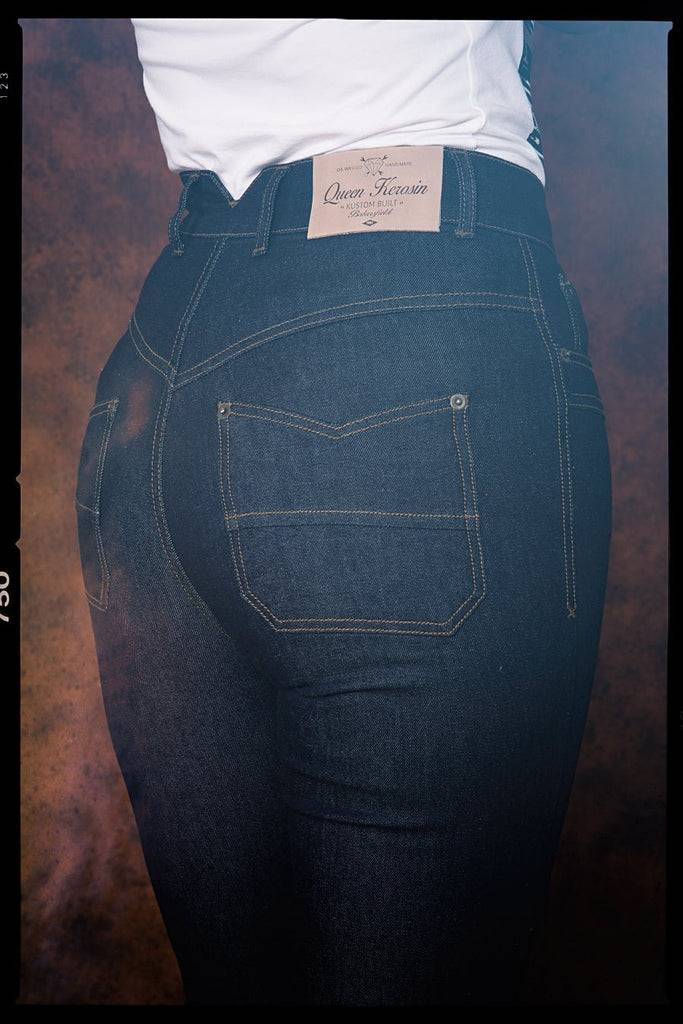 Queen Kerosin High Waist Jeanshose Im 5 Pocket Design «Betty»