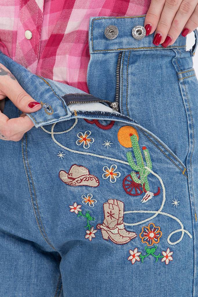 Queen Kerosin Jeansshorts Mit Stickereien Im Western-Look