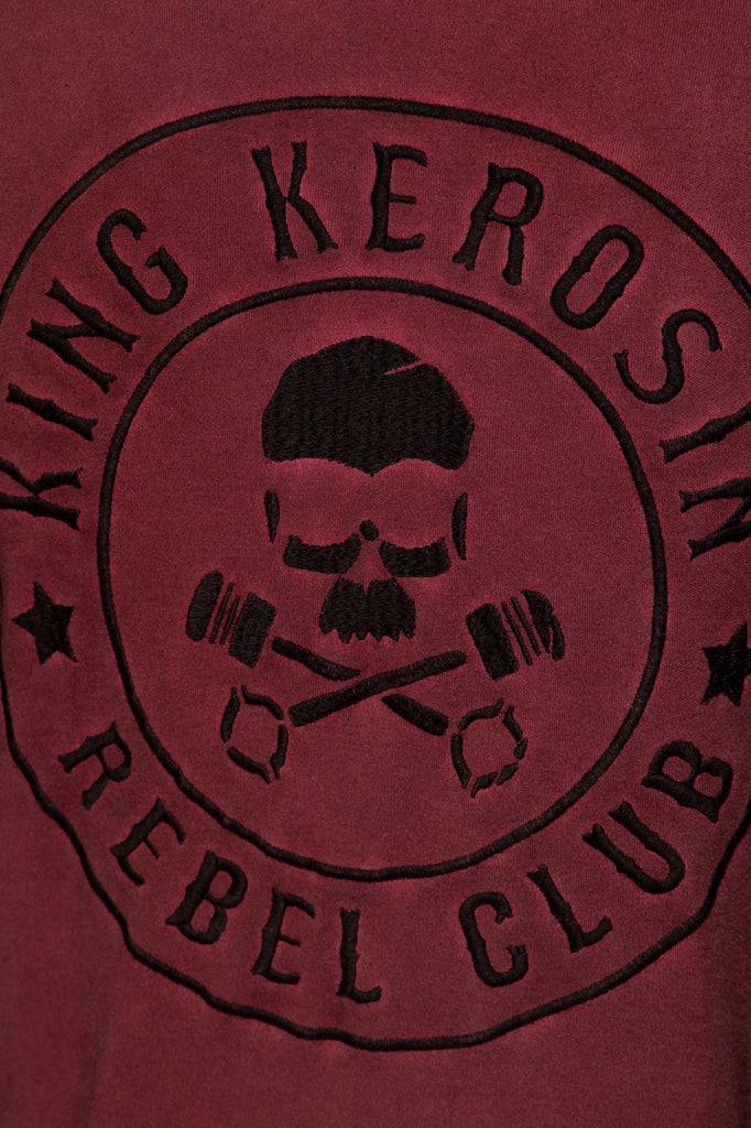 Queen Kerosin Longsleeve Mit Gestreiften Ärmeln Und Stickerei Im Rücken «Tough As Nails»