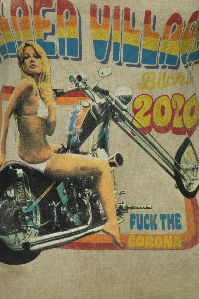 Queen Kerosin Slim Fit T-Shirt Mit Retro-Print Und Oilwash-Effekt «Velden Village 2020»