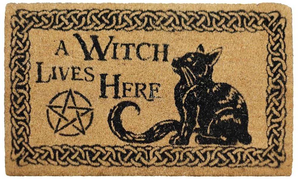 EMP "A Witch Lives Here" Fußmatte von Nemesis Now
