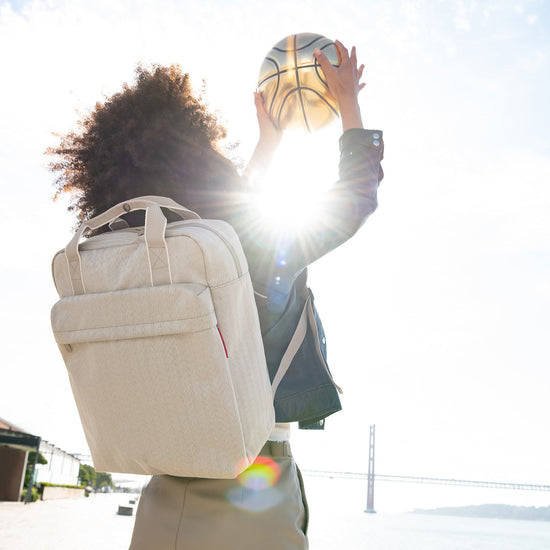 Reisenthel Allday Backpack M Herringbone Sand (Rucksack,hellbraun)