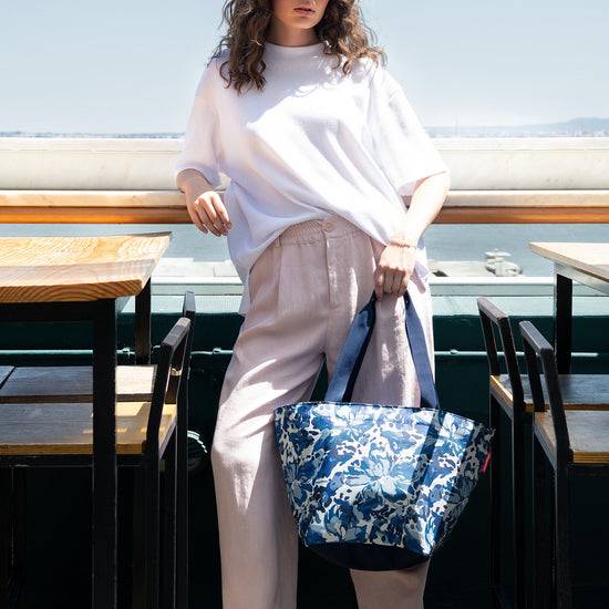 Reisenthel Shopper M Flora Blue (Handtasche,blau)