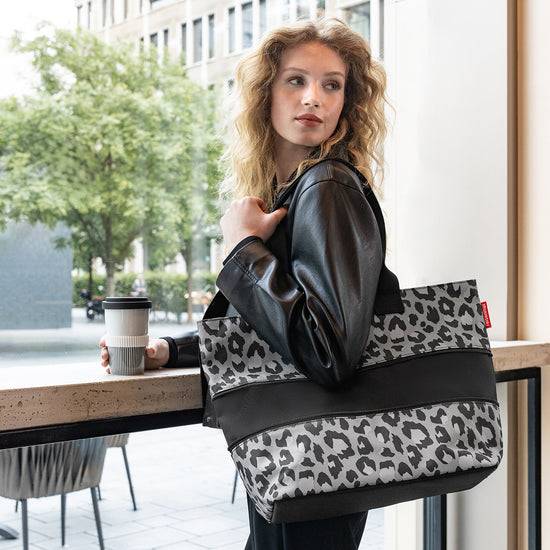 Reisenthel Shopper E1 Paisley Black (Damentasche,schwarz)