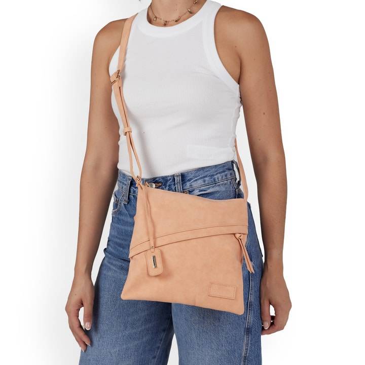 Remonte Artikelnummer Q0619-38 Remonte Handtasche Lachsfarben