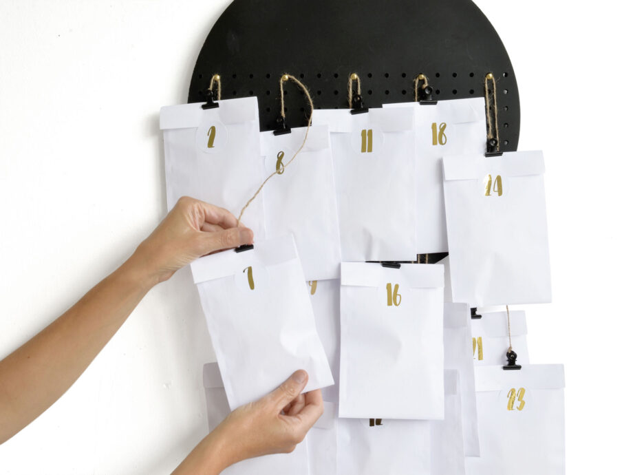 Renna Deluxe Adventskalender Gold Metallic Mit Weißen Papiertüten