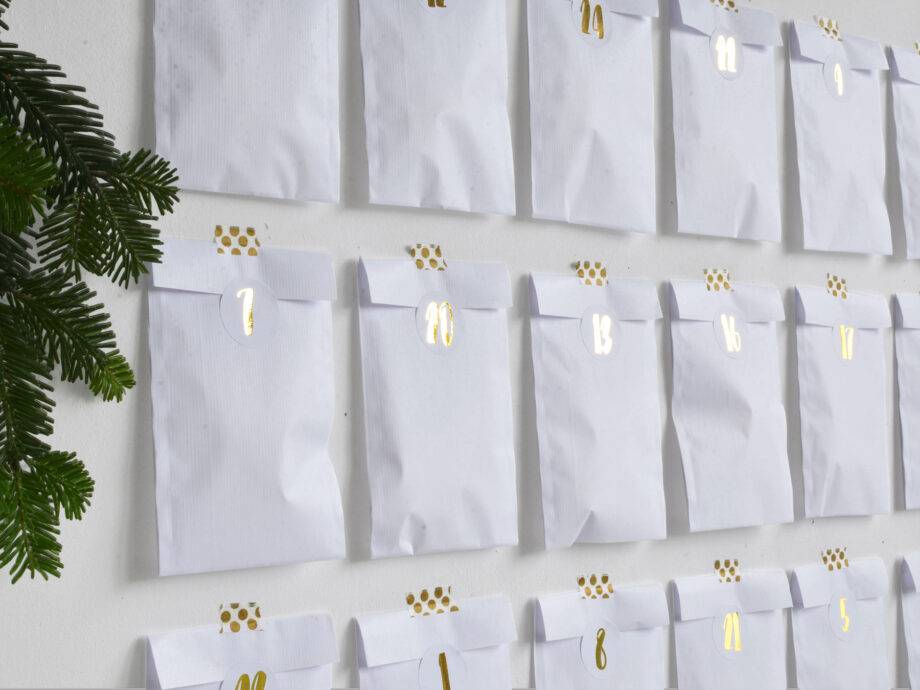 Renna Deluxe Adventskalender Gold Metallic Mit Weißen Papiertüten