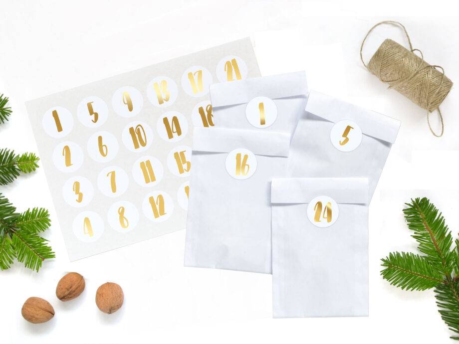 Renna Deluxe Adventskalender Gold metallic mit weißen Papiertüten