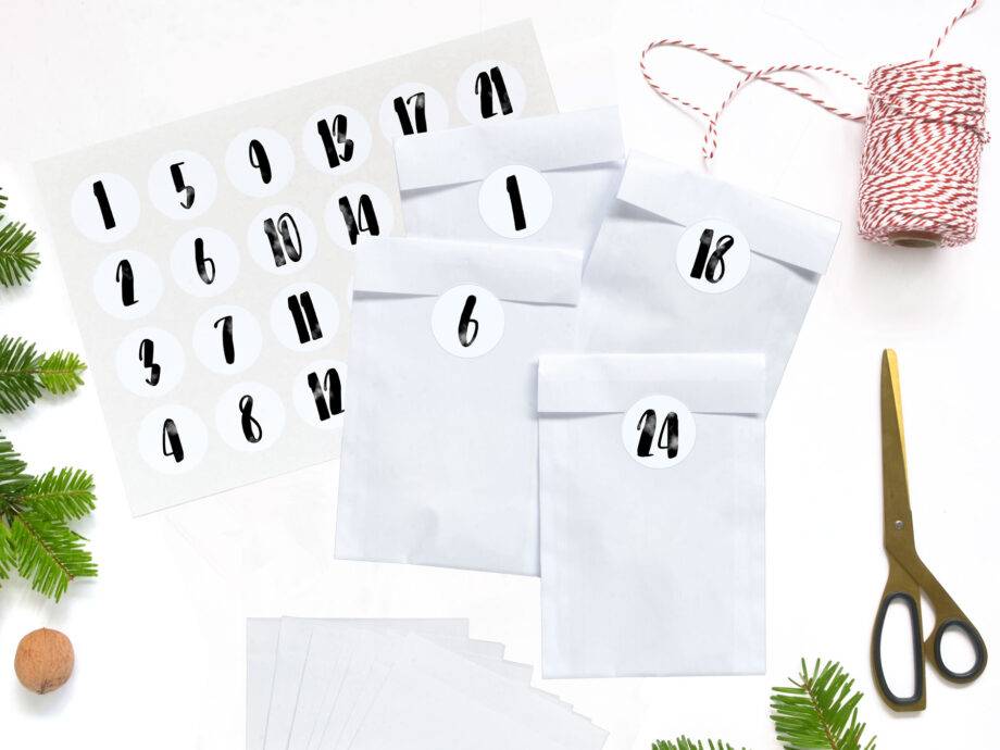 Renna Deluxe Adventskalender Schwarz-Weiß mit Handlettering