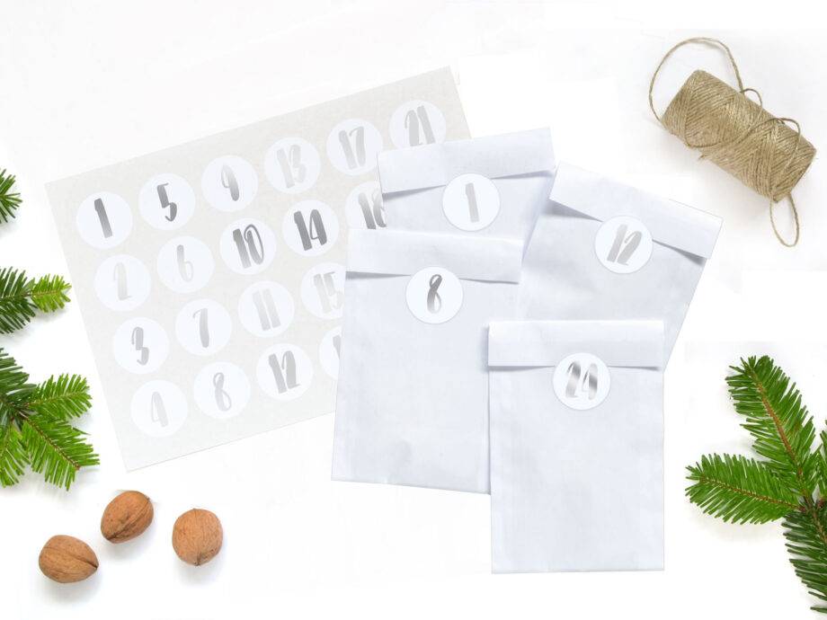 Renna Deluxe Adventskalender SILBER metallic mit weißen Tüten