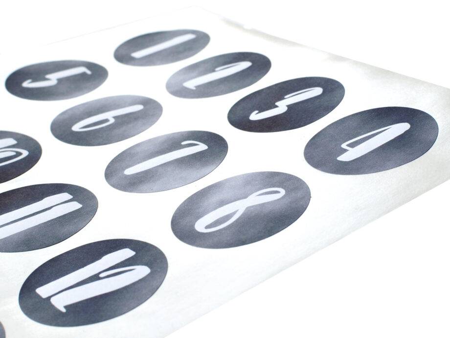 Renna Deluxe Adventskalender Weiß Mit Schwarzen Aufklebern