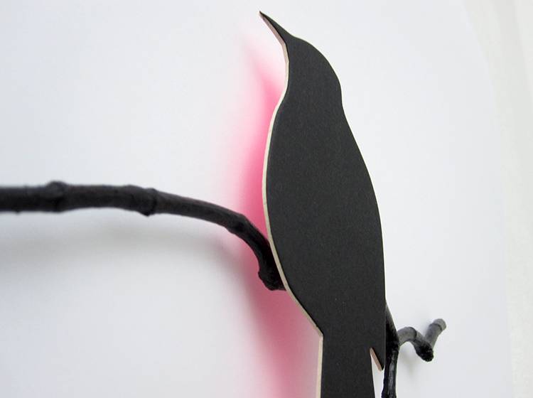 Renna Deluxe Drossel In Schwarz Mit Glow In NeonPINK _ Wandobjekt