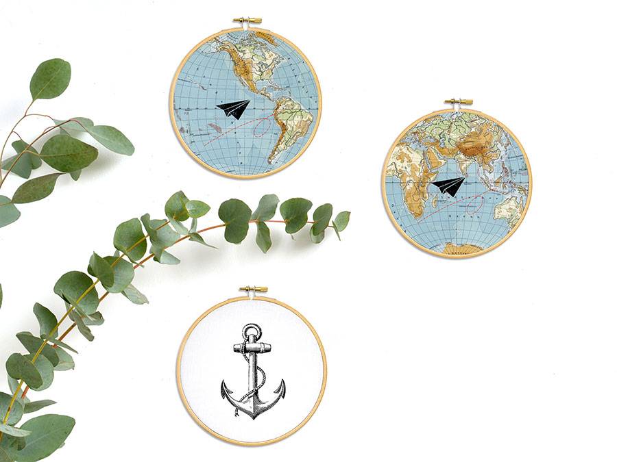 Renna Deluxe Flieger Auf Weltreisen _ Bild Im Stickrahmen