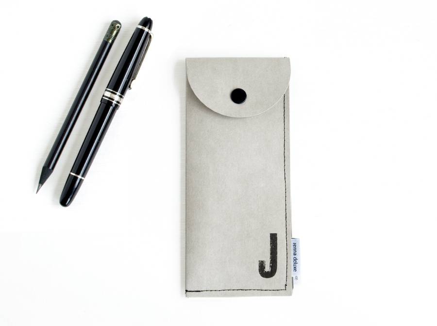 Renna Deluxe Graues Etui für Stifte mit Monogramm vegan Stifteetui