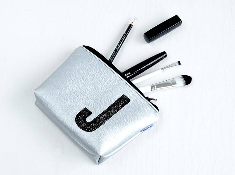 Renna Deluxe Kosmetiktasche Metallic SILBER Mit Buchstabe