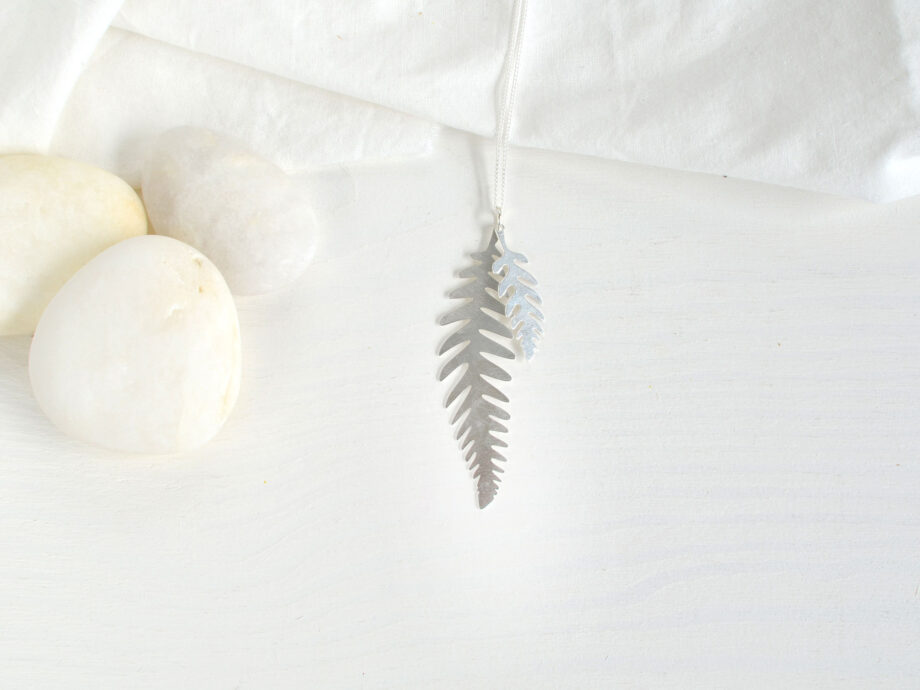 Renna Deluxe Lange Kette Mit Farn Blätter In Silber