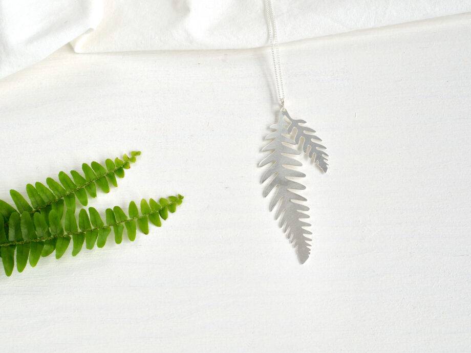 Renna Deluxe Lange Kette Mit Farn Blätter In Silber