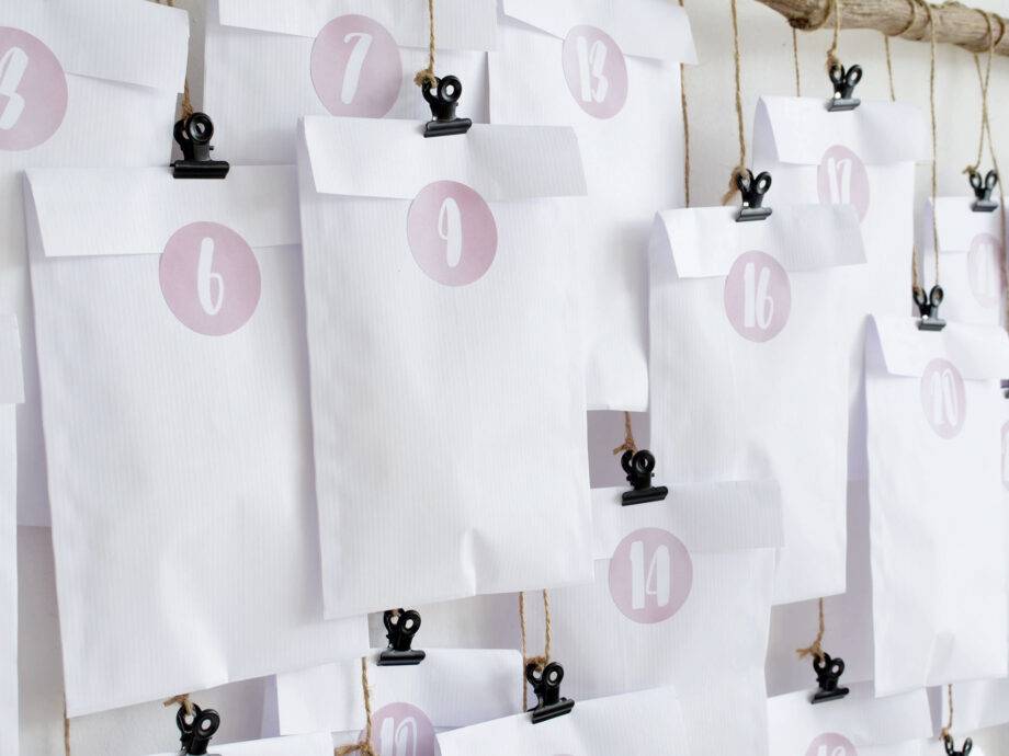Renna Deluxe Adventskalender ROSA Handlettering