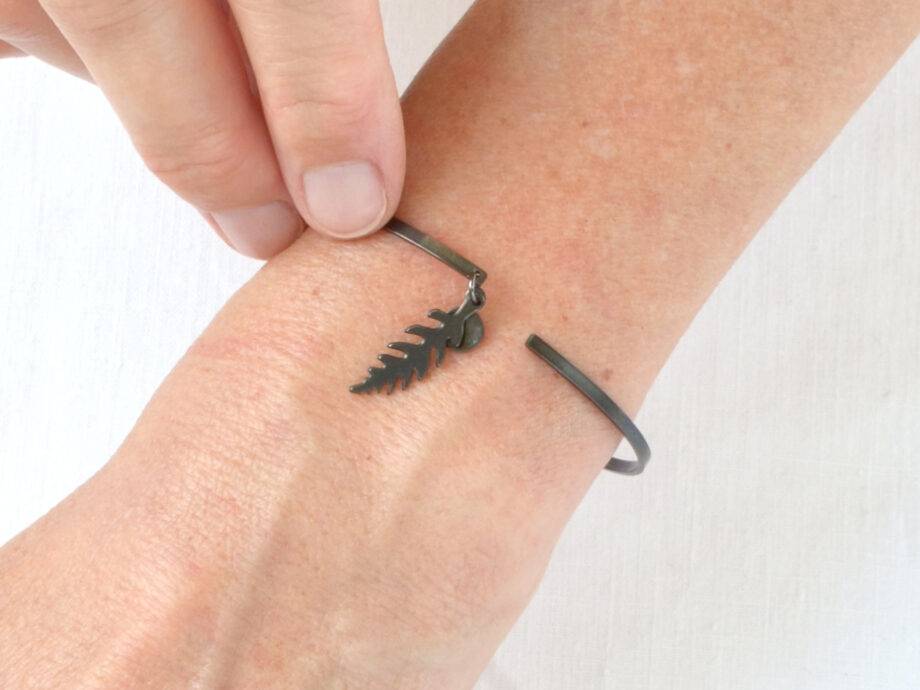 Renna Deluxe BLACK Edition Armreif mit Farn