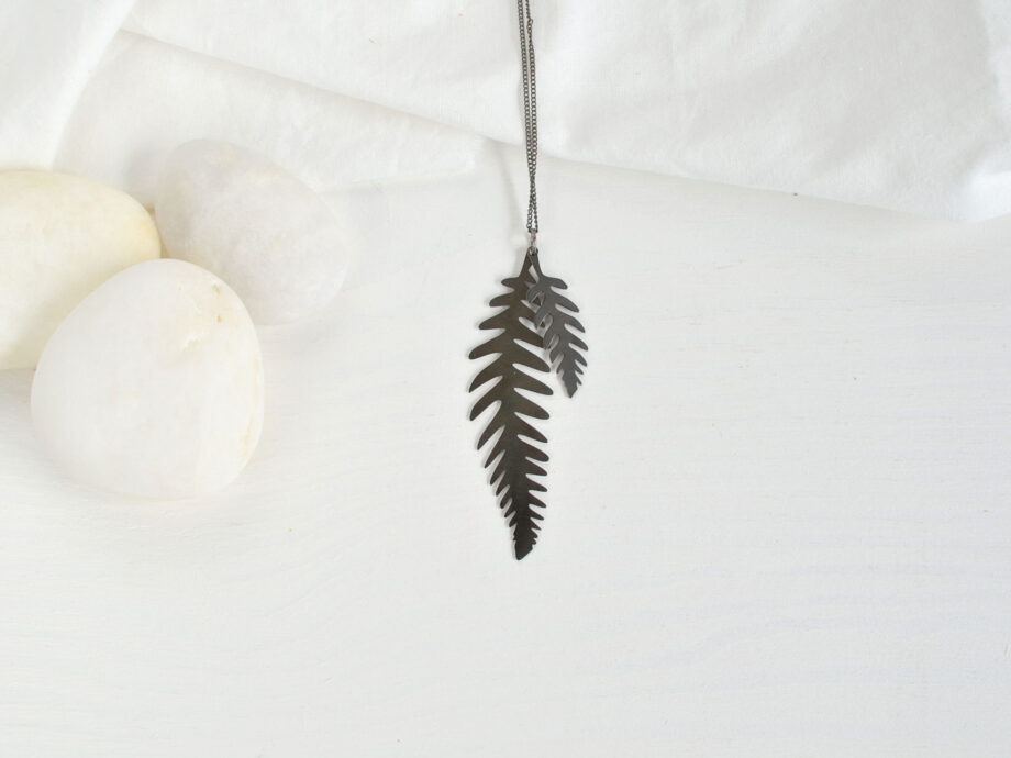 Renna Deluxe BLACK Edition Lange Kette Mit Farn