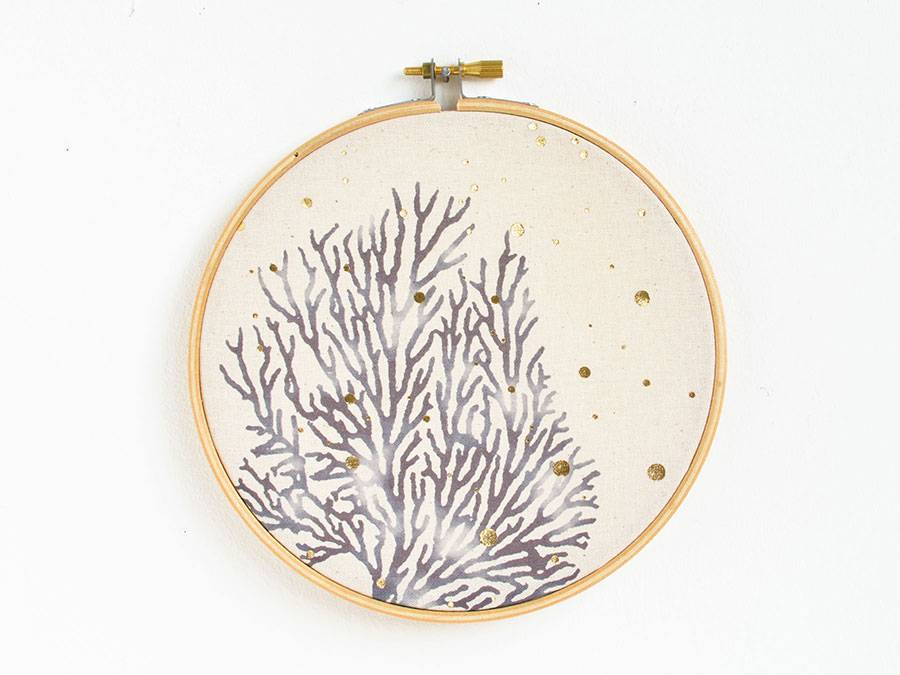 Renna Deluxe Koralle Bild mit Gold Punkten