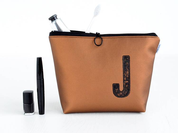 Renna Deluxe Waschtasche Metallic BRONZE mit Buchstabe personalisiert, vegan