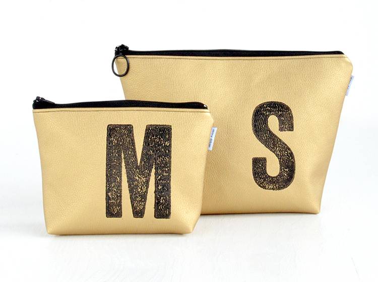 Renna Deluxe Waschtasche Metallic GOLD Mit Buchstabe, Vegan
