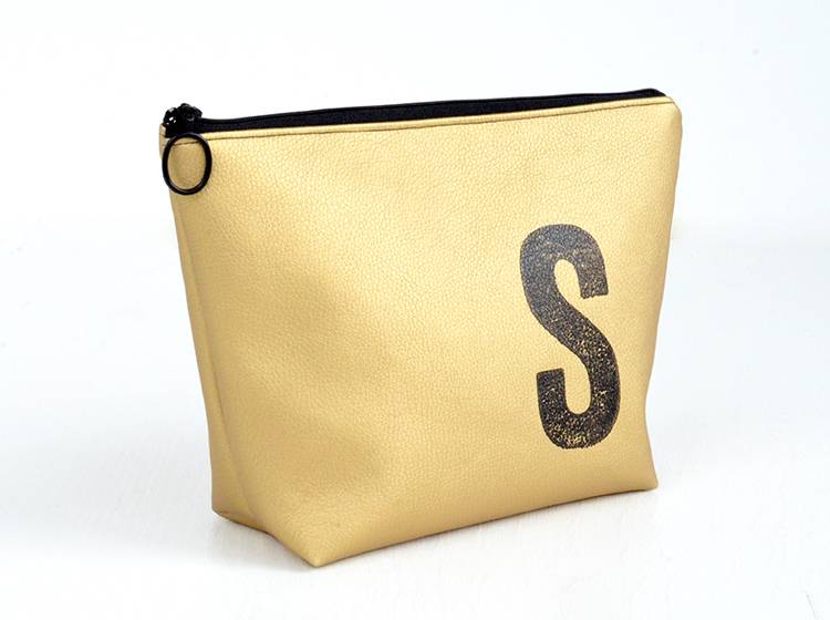 Renna Deluxe Waschtasche Metallic GOLD Mit Buchstabe, Vegan