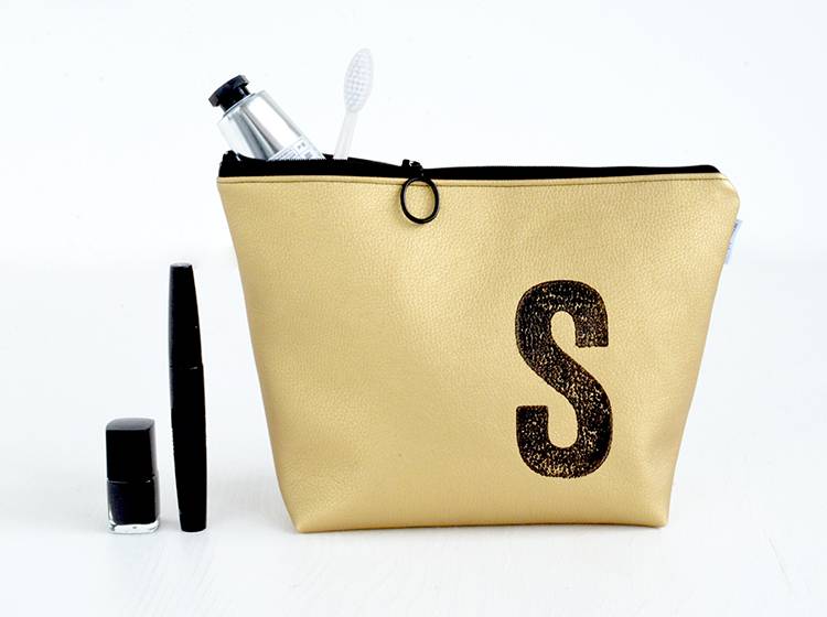 Renna Deluxe Waschtasche Metallic GOLD mit Buchstabe, vegan