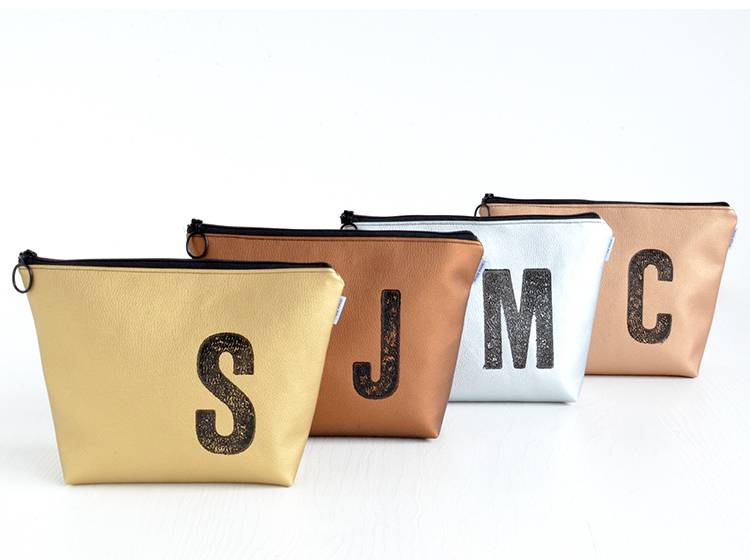 Renna Deluxe Waschtasche Metallic SILBER Mit Buchstabe Vegan