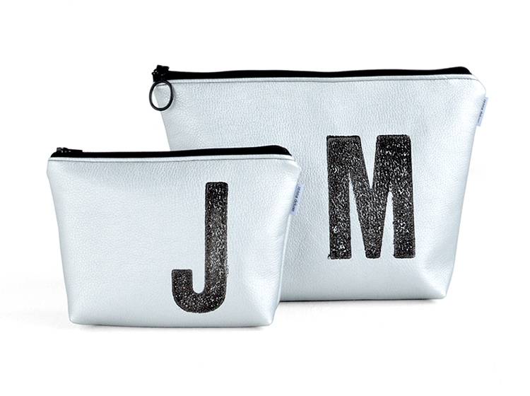 Renna Deluxe Waschtasche Metallic SILBER Mit Buchstabe Vegan