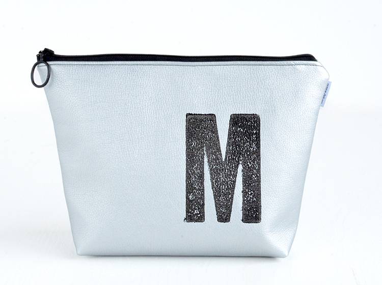 Renna Deluxe Waschtasche Metallic SILBER Mit Buchstabe Vegan