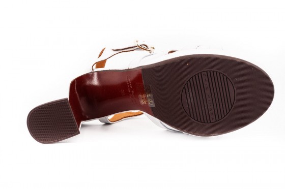 Riccardo Cartillone Chie Mihara KELOCA44 Blanco